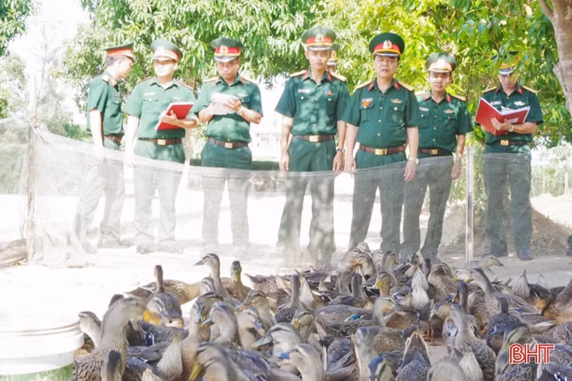 Thực phẩm tươi ngon cho bộ đội ăn tết