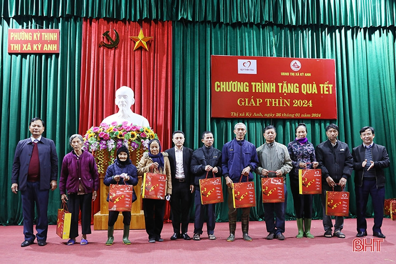 Quỹ Thiện Tâm Vingroup trao quà tết cho các hoàn cảnh khó khăn
