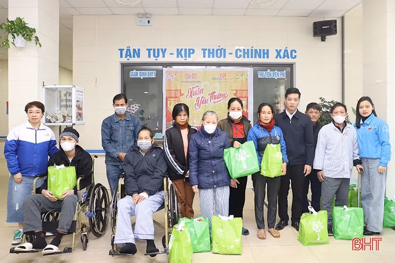 Nhiều phần quà tết đến với người nghèo, gia đình chính sách Hà Tĩnh