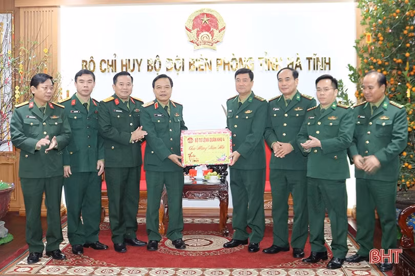 Bộ Tư lệnh Quân khu 4 kiểm tra công tác sẵn sàng chiến đấu và chúc tết tại Hà Tĩnh