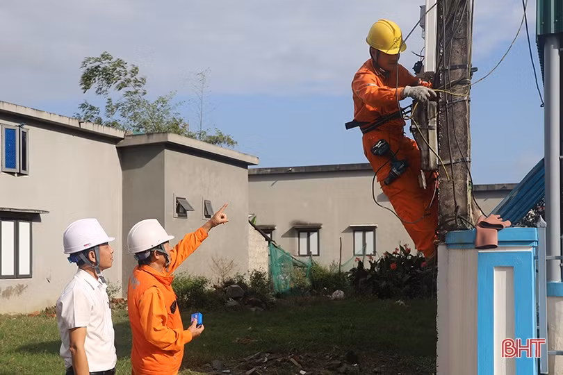 Tổng kiểm tra “sức khỏe” lưới điện Hà Tĩnh phục vụ tết