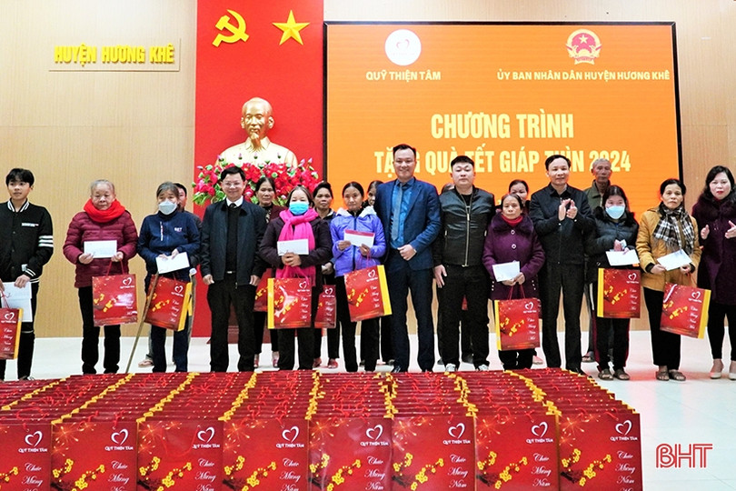 Quỹ Thiện Tâm Vingroup trao quà tết cho các hoàn cảnh khó khăn