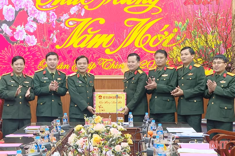 Bộ Tư lệnh Quân khu 4 kiểm tra công tác sẵn sàng chiến đấu và chúc tết tại Hà Tĩnh