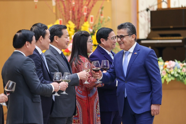 Thủ tướng Phạm Minh Chính: Thúc đẩy đoàn kết và hợp tác quốc tế là giải pháp nền tảng- Ảnh 9. Thủ tướng Phạm Minh Chính gặp mặt, chiêu đãi đoàn ngoại giao tại Việt Nam