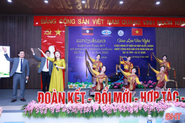 Giao lưu văn nghệ chào mừng Quốc khánh nước bạn Lào 