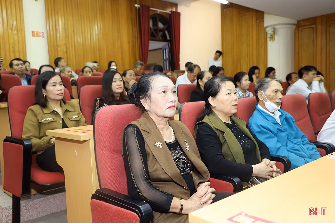 Thường trực Tỉnh ủy Hà Tĩnh đối thoại với cán bộ, hội viên nông dân