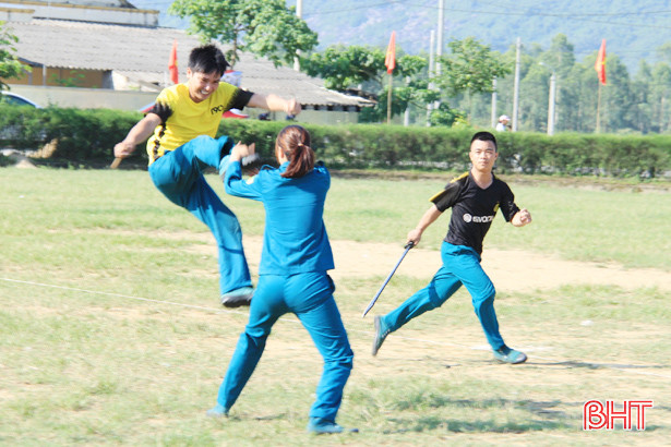 Xem chiến sỹ “sao vuông” trình diễn kỹ năng chiến đấu