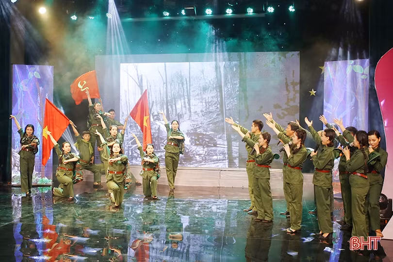 Khí thế hào hùng trong chương trình “Hà Tĩnh với con đường huyền thoại”