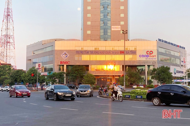 Người dân Hà Tĩnh vất vả chống chọi với nắng nóng gay gắt