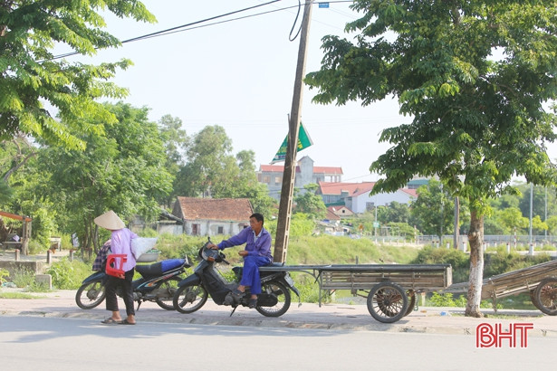 Người dân Hà Tĩnh vất vả chống chọi với nắng nóng gay gắt