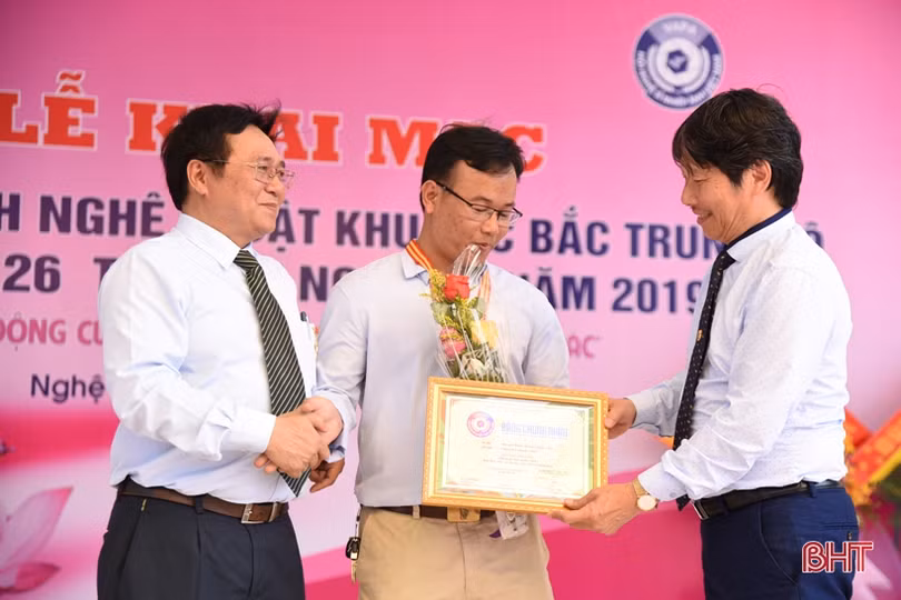 Khai mạc Liên hoan Ảnh nghệ thuật Bắc Trung Bộ lần thứ 26