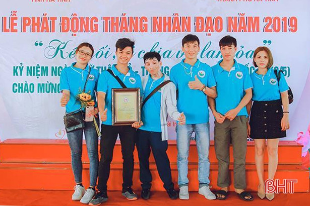 Tấm lòng nhân ái của “những trái tim không tật nguyền” ảnh 7 Tấm lòng nhân ái của “những trái tim không tật nguyền”