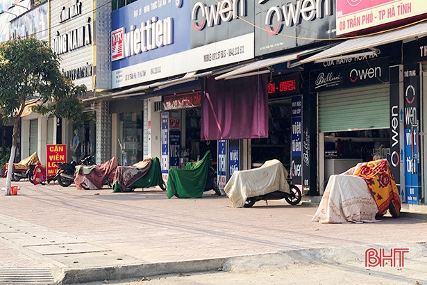 Người dân Hà Tĩnh vất vả chống chọi với nắng nóng gay gắt