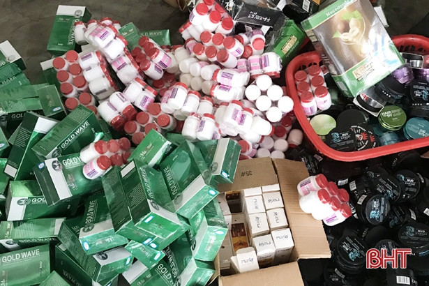 Phát hiện hơn 600 hộp mỹ phẩm không rõ nguồn gốc mua từ mạng xã hội