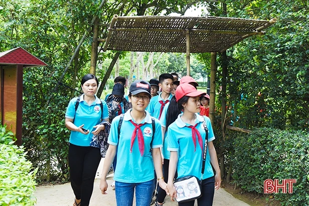 Người gìn giữ kỷ vật của Bác Hồ ở Khu di tích Kim Liên