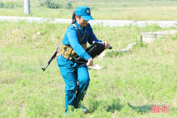 Xem chiến sỹ “sao vuông” trình diễn kỹ năng chiến đấu