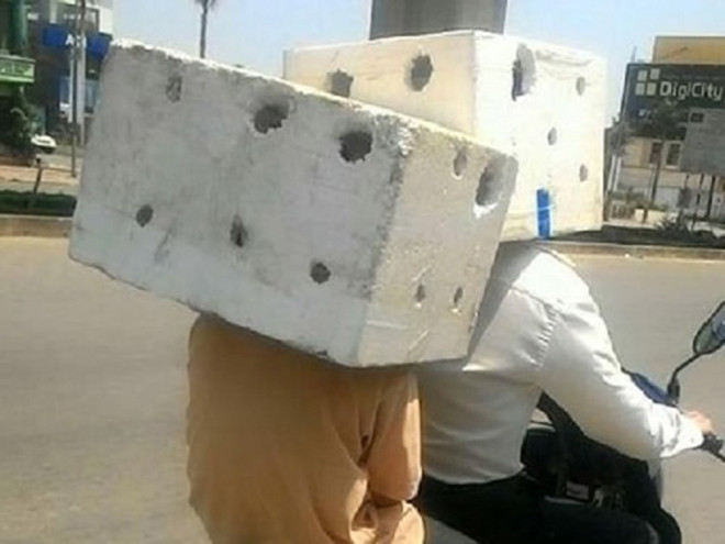 Mặc gì ra đường giữa tiết trời nắng 40 độ?