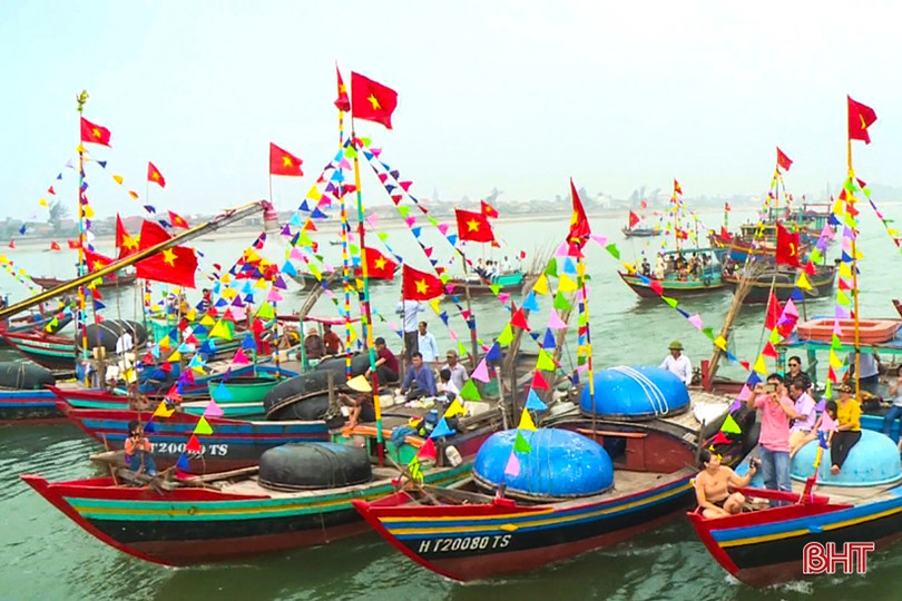 Tưng bừng vui hội cầu ngư - chèo cạn ở Cẩm Nhượng