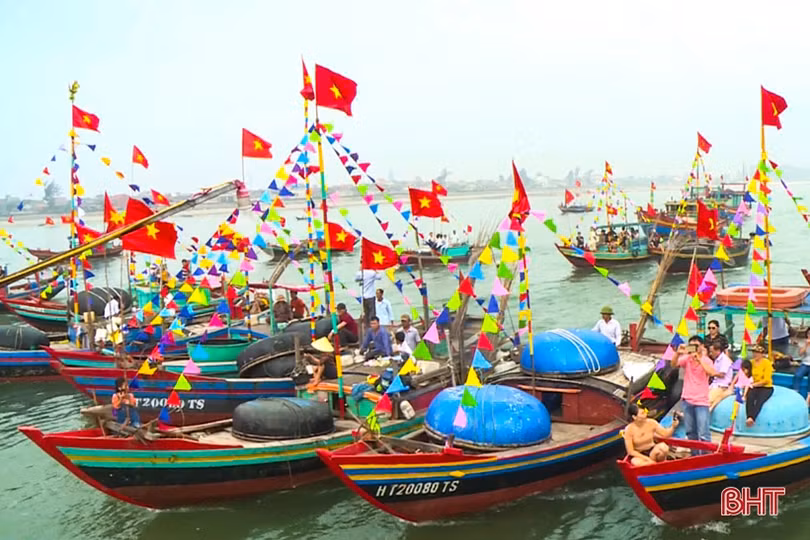 Tưng bừng vui hội cầu ngư - chèo cạn ở Cẩm Nhượng