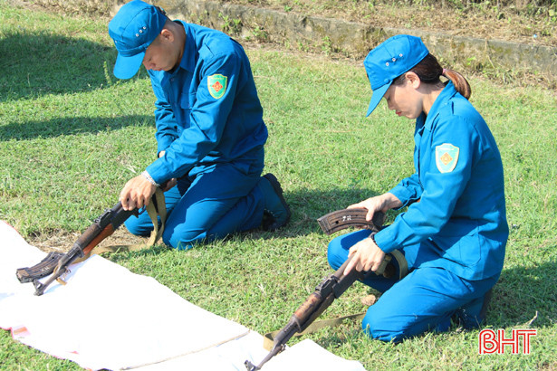 Xem chiến sỹ “sao vuông” trình diễn kỹ năng chiến đấu