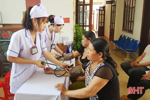 1.800 người dân Đức Thọ được đo huyết áp miễn phí