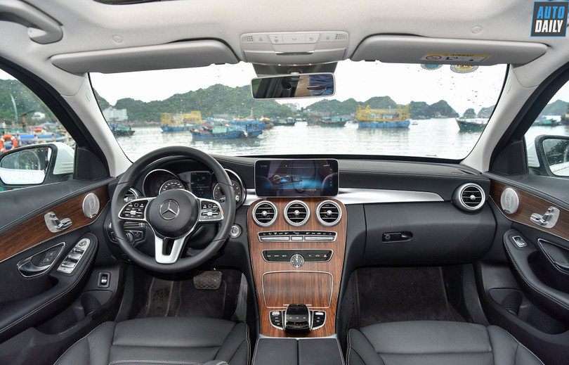 Đánh giá Mercedes-Benz C200 Exclusive 2019 giá 1,709 tỷ đồng