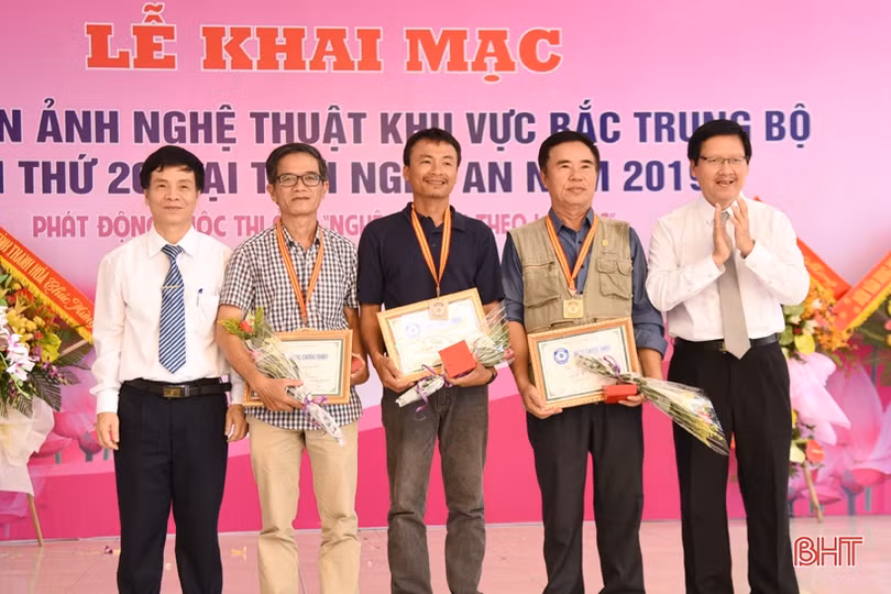 Khai mạc Liên hoan Ảnh nghệ thuật Bắc Trung Bộ lần thứ 26