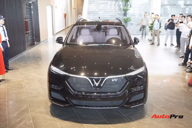 Khám phá chi tiết Lux V8 - SUV mạnh nhất của VinFast không phải ai cũng mua được