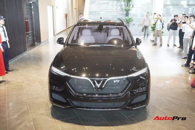 Khám phá chi tiết Lux V8 - SUV mạnh nhất của VinFast không phải ai cũng mua được