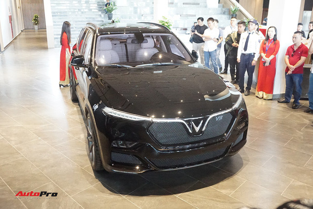 Khám phá chi tiết Lux V8 - SUV mạnh nhất của VinFast không phải ai cũng mua được