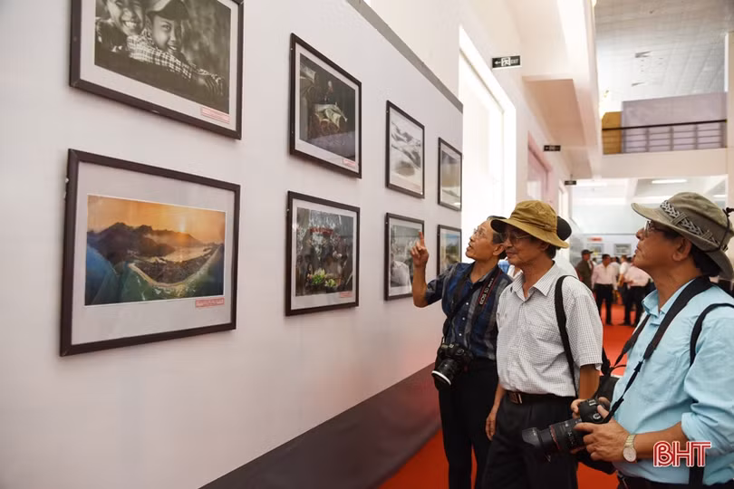 Khai mạc Liên hoan Ảnh nghệ thuật Bắc Trung Bộ lần thứ 26