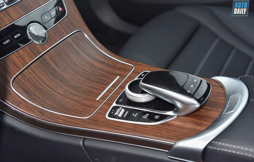 Đánh giá Mercedes-Benz C200 Exclusive 2019 giá 1,709 tỷ đồng
