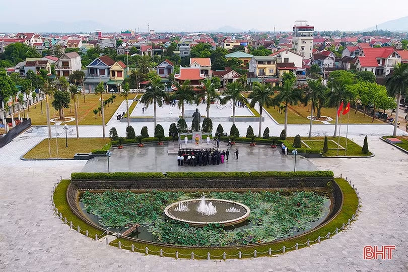 Hà Tĩnh trang trọng tổ chức lễ báo công với Bác Hồ