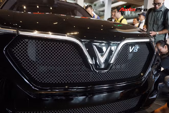Khám phá chi tiết Lux V8 - SUV mạnh nhất của VinFast không phải ai cũng mua được