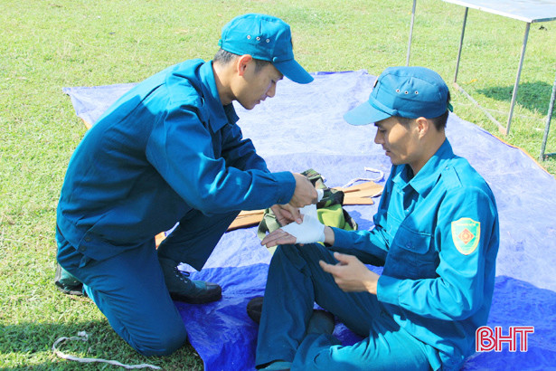 Xem chiến sỹ “sao vuông” trình diễn kỹ năng chiến đấu