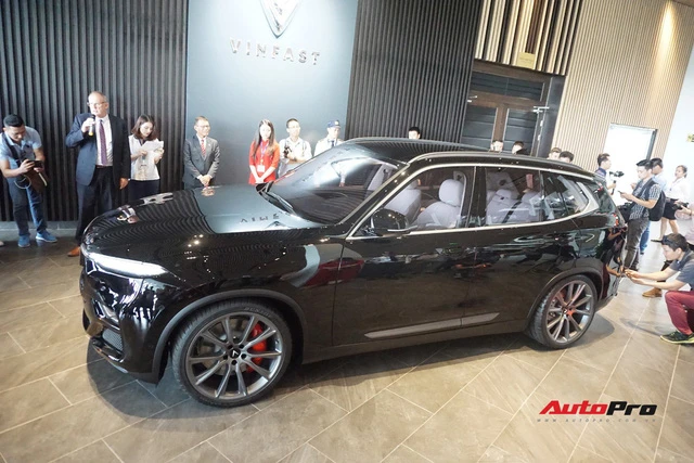 Khám phá chi tiết Lux V8 - SUV mạnh nhất của VinFast không phải ai cũng mua được