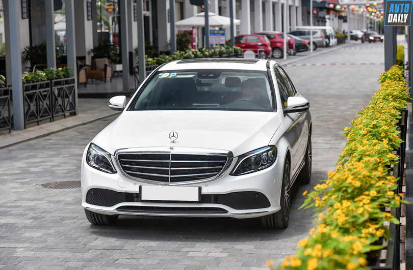 Đánh giá Mercedes-Benz C200 Exclusive 2019 giá 1,709 tỷ đồng