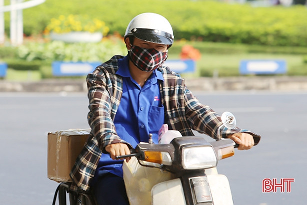 Người dân Hà Tĩnh vất vả chống chọi với nắng nóng gay gắt