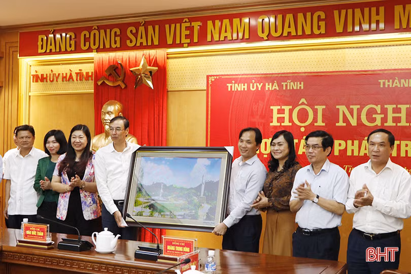 Hà Tĩnh - Hà Nội tăng cường hợp tác hiệu quả trên các lĩnh vực