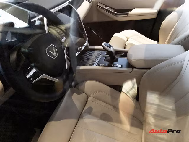 Khám phá chi tiết Lux V8 - SUV mạnh nhất của VinFast không phải ai cũng mua được