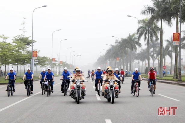 Ngành y tế khuyến cáo người dân vận động thể lực ít nhất 30 phút mỗi ngày