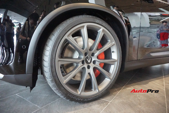 Khám phá chi tiết Lux V8 - SUV mạnh nhất của VinFast không phải ai cũng mua được