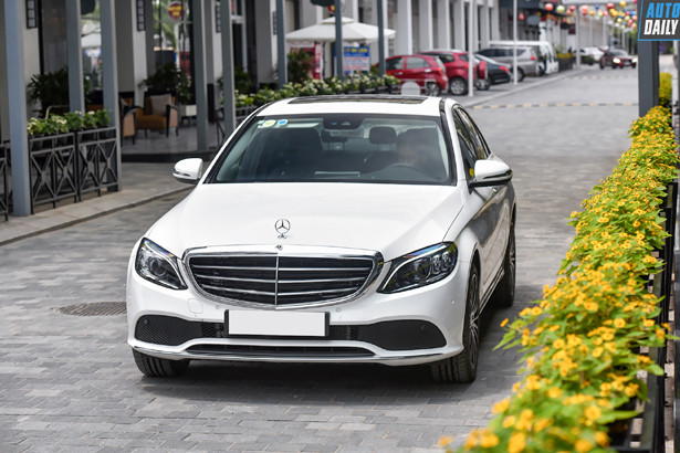 Đánh giá Mercedes-Benz C200 Exclusive 2019 giá 1,709 tỷ đồng