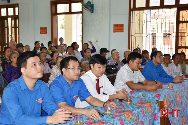 Thầy thuốc trẻ tình nguyện vì sức khỏe người nghèo Hương Khê