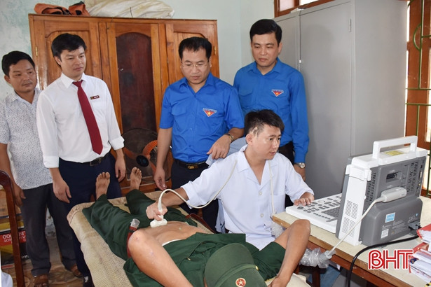 Thầy thuốc trẻ tình nguyện vì sức khỏe người nghèo Hương Khê