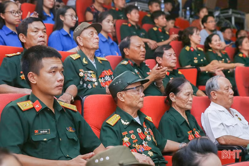 Khí thế hào hùng trong chương trình “Hà Tĩnh với con đường huyền thoại”