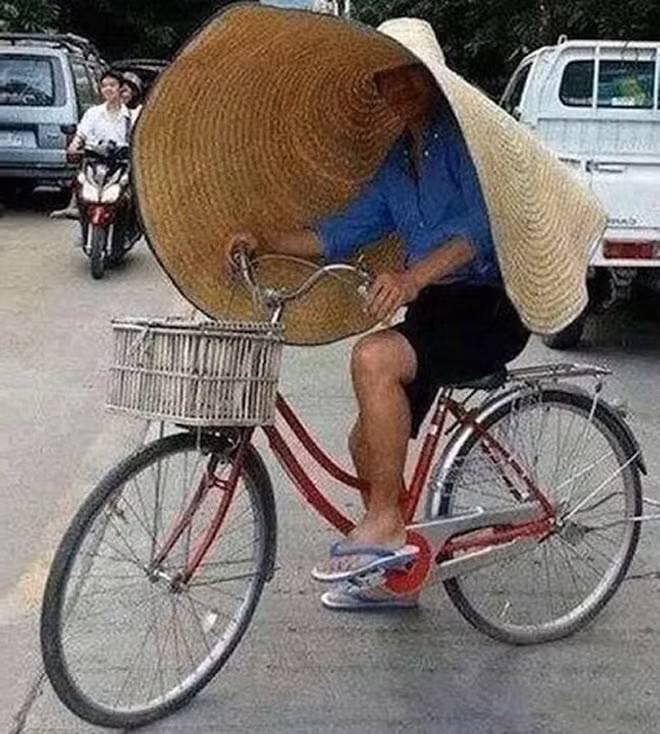 Mặc gì ra đường giữa tiết trời nắng 40 độ?