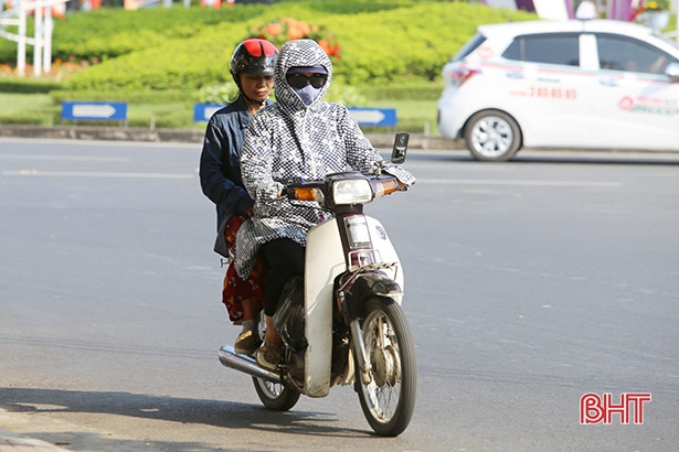 Người dân Hà Tĩnh vất vả chống chọi với nắng nóng gay gắt