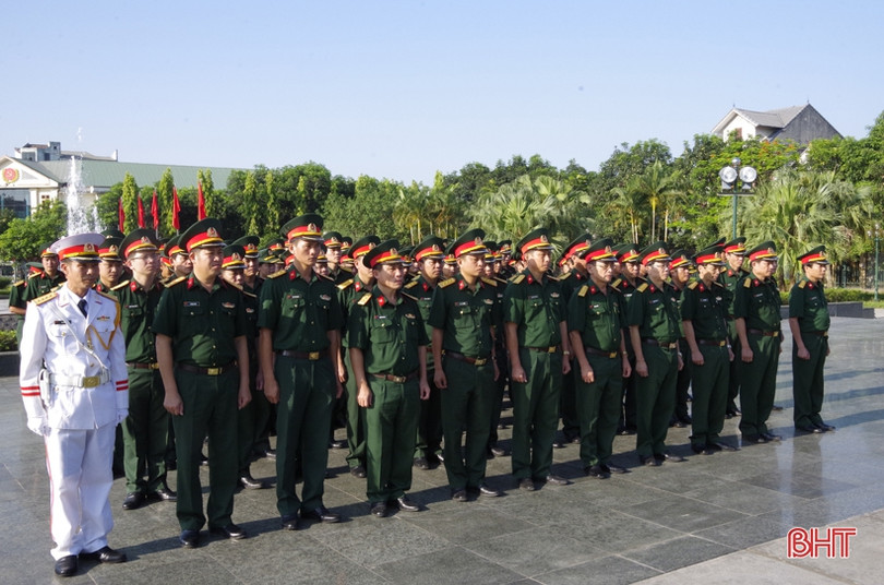 Cán bộ, chiến sỹ LLVT Hà Tĩnh dâng hương tưởng niệm Chủ tịch Hồ Chí Minh