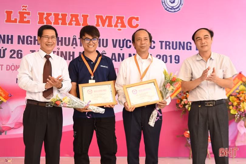 Khai mạc Liên hoan Ảnh nghệ thuật Bắc Trung Bộ lần thứ 26
